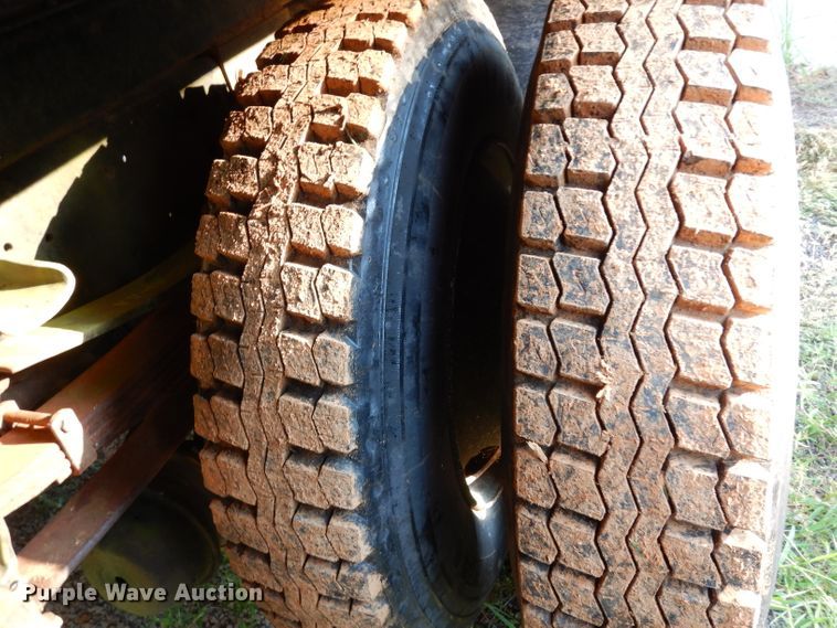 image for item DG6921 1993 Ford F700  dump truck