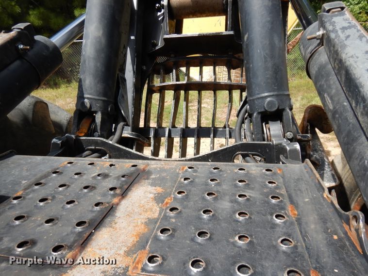 image for item DG6997 2014 John Deere 748H skidder