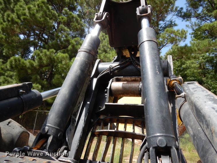 image for item DG6997 2014 John Deere 748H skidder