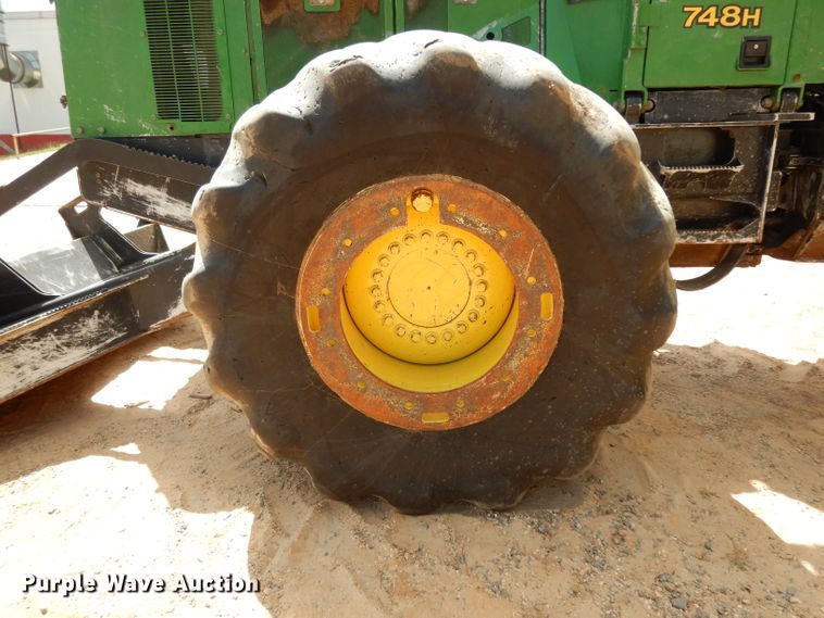 image for item DG6997 2014 John Deere 748H skidder