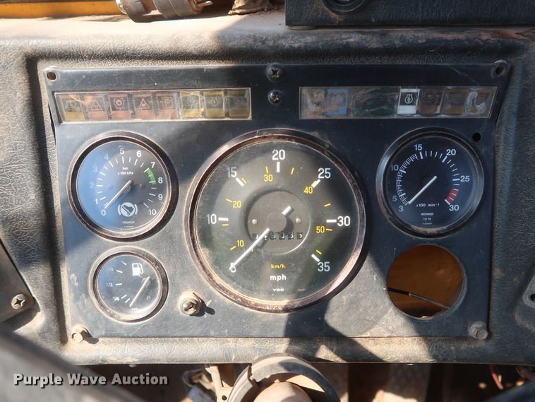 image for item DH0971 1986 Volvo A25  water wagon