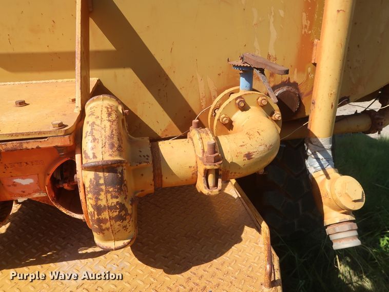 image for item DH0971 1986 Volvo A25  water wagon