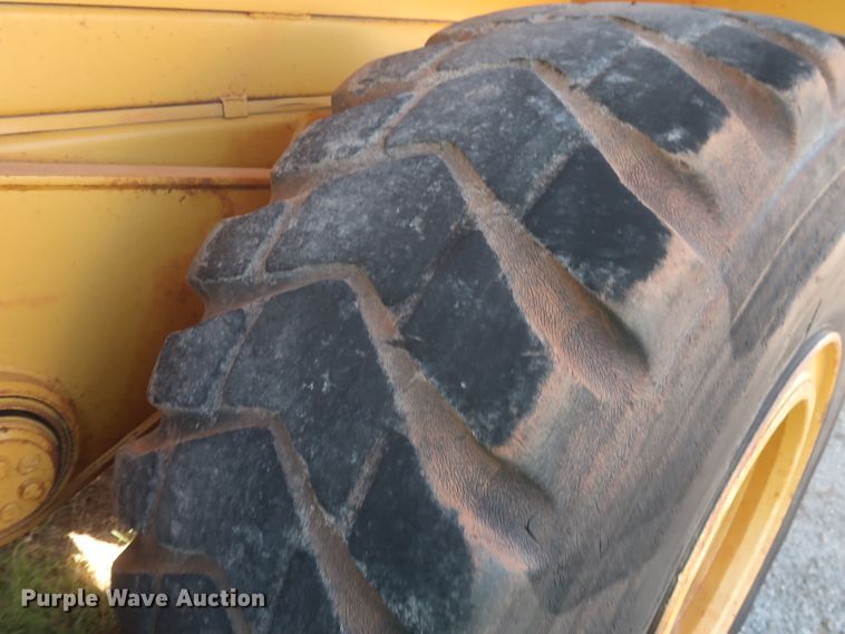 image for item DH0971 1986 Volvo A25  water wagon