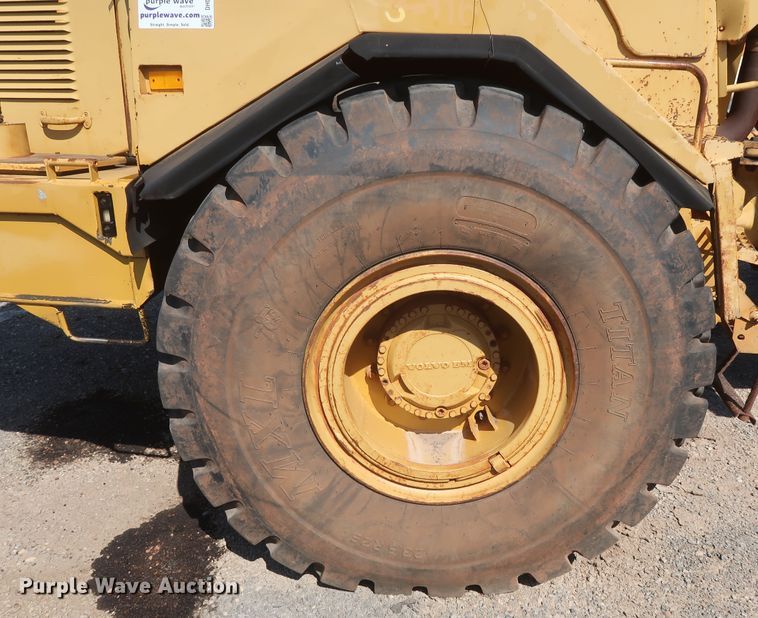 image for item DH0971 1986 Volvo A25  water wagon