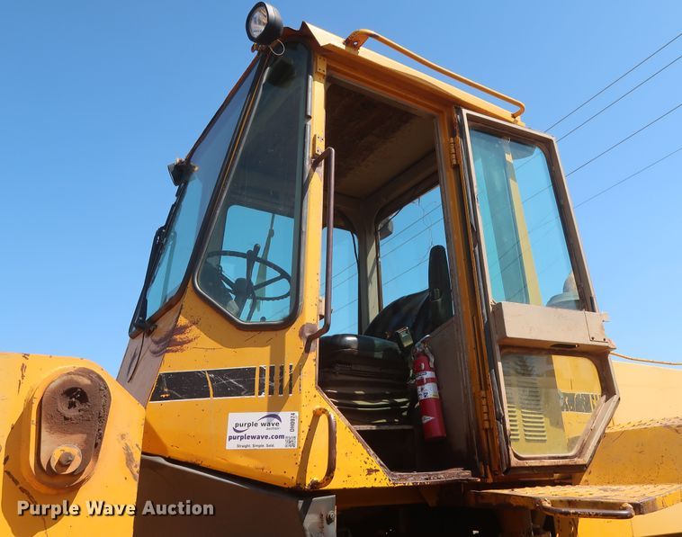 image for item DH0974 1992 John Deere 644E  wheel loader