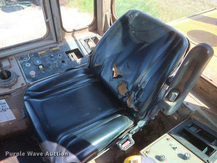 image for item DH0974 1992 John Deere 644E  wheel loader