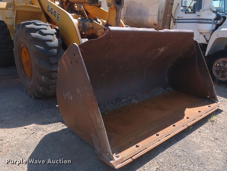 image for item DH0974 1992 John Deere 644E  wheel loader