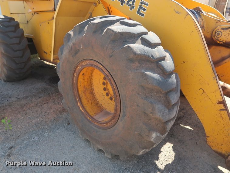image for item DH0974 1992 John Deere 644E  wheel loader
