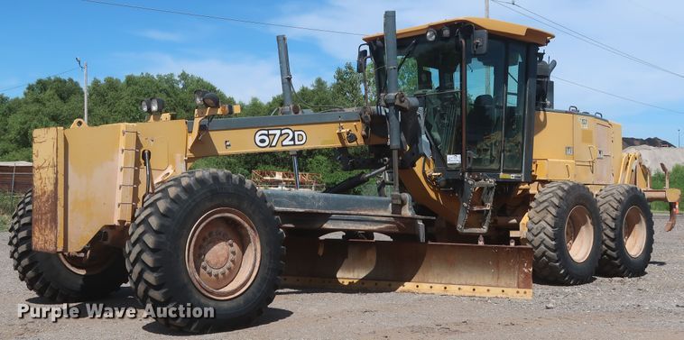 image for item DH0975 2005 John Deere 672D  motor grader