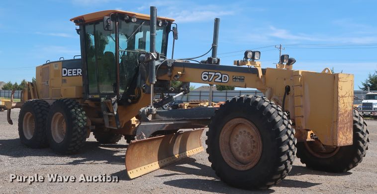image for item DH0975 2005 John Deere 672D  motor grader