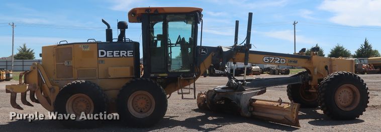 image for item DH0975 2005 John Deere 672D  motor grader