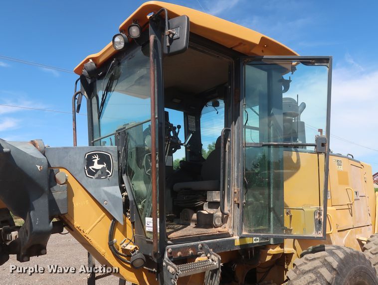 image for item DH0975 2005 John Deere 672D  motor grader