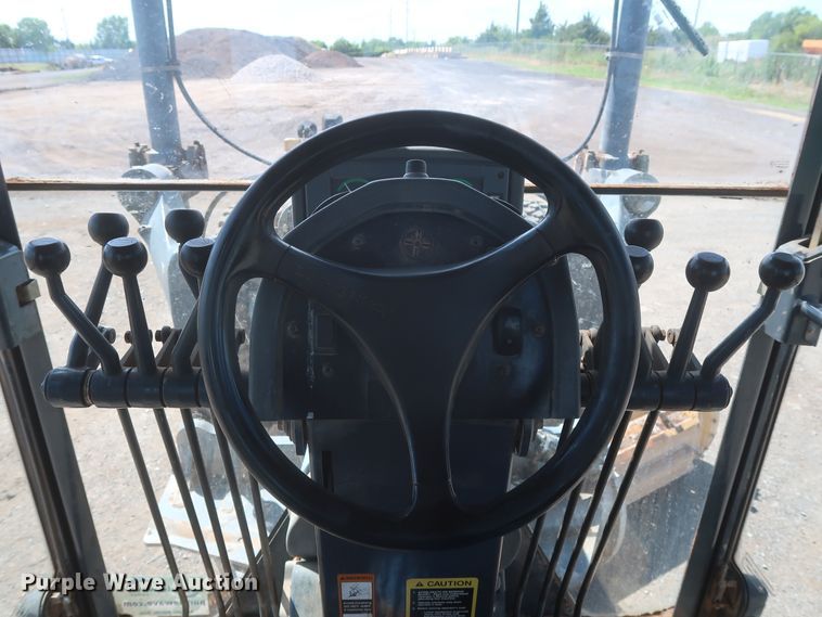 image for item DH0975 2005 John Deere 672D  motor grader