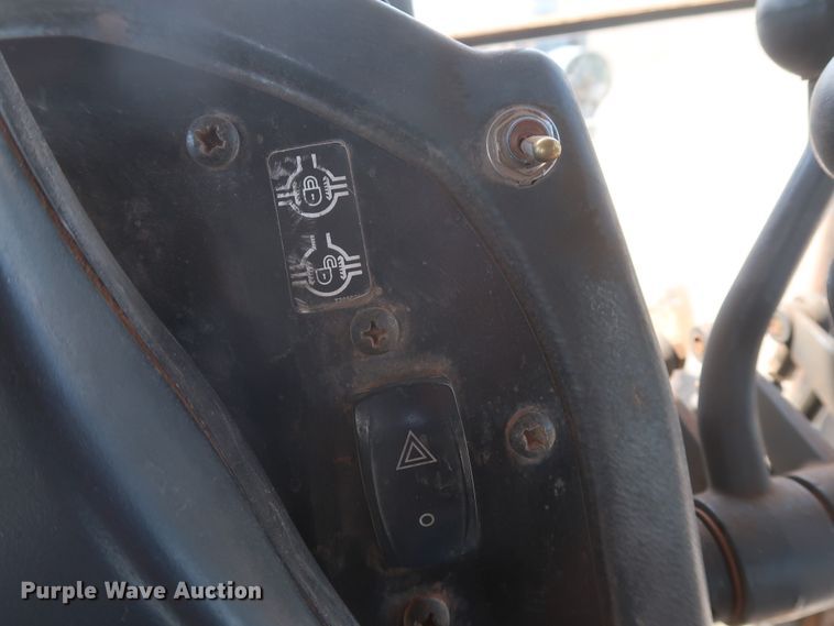 image for item DH0975 2005 John Deere 672D  motor grader