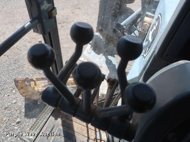 image for item DH0975 2005 John Deere 672D  motor grader