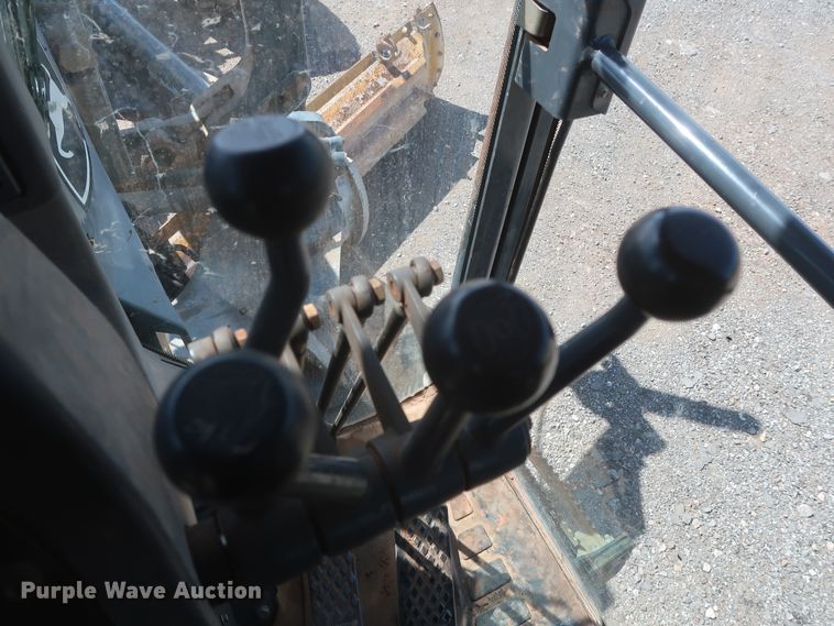 image for item DH0975 2005 John Deere 672D  motor grader