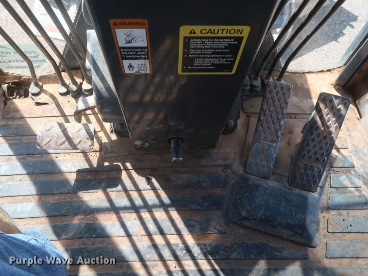 image for item DH0975 2005 John Deere 672D  motor grader