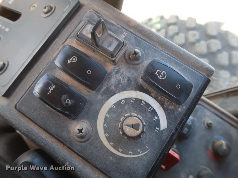 image for item DH0975 2005 John Deere 672D  motor grader