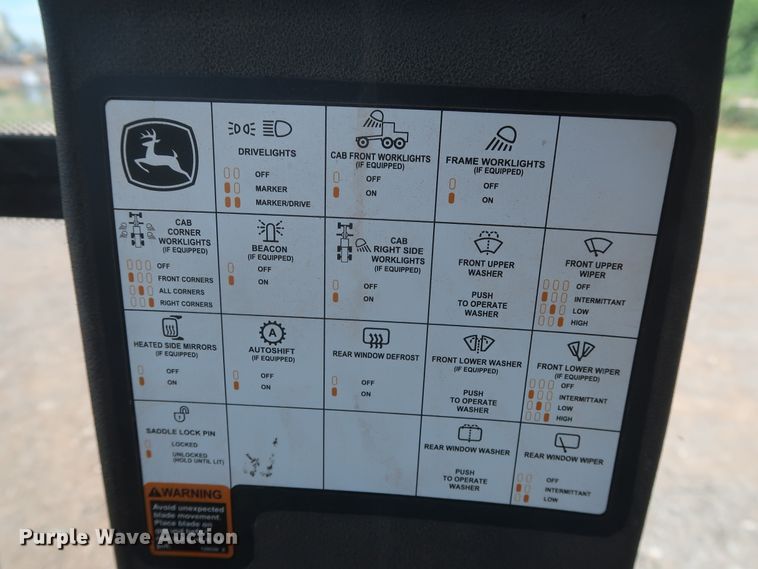 image for item DH0975 2005 John Deere 672D  motor grader