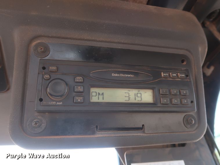 image for item DH0975 2005 John Deere 672D  motor grader