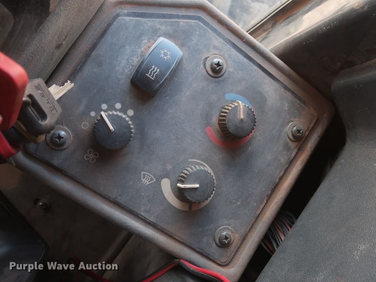 image for item DH0975 2005 John Deere 672D  motor grader