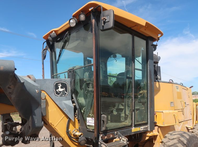 image for item DH0975 2005 John Deere 672D  motor grader