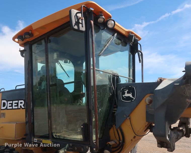 image for item DH0975 2005 John Deere 672D  motor grader