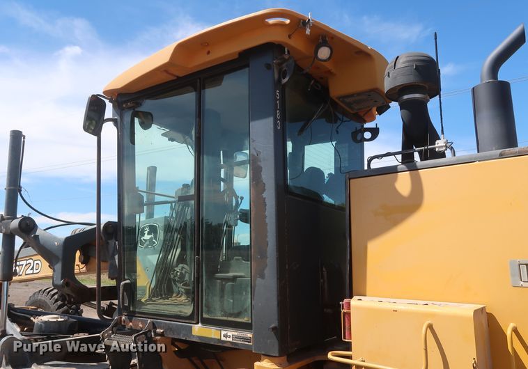 image for item DH0975 2005 John Deere 672D  motor grader