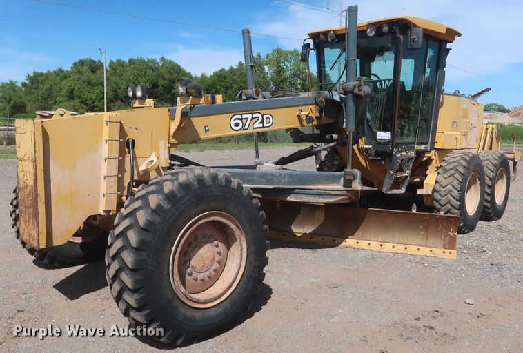image for item DH0975 2005 John Deere 672D  motor grader