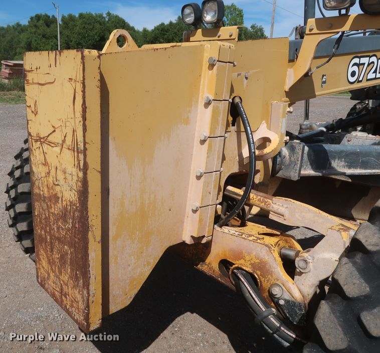 image for item DH0975 2005 John Deere 672D  motor grader