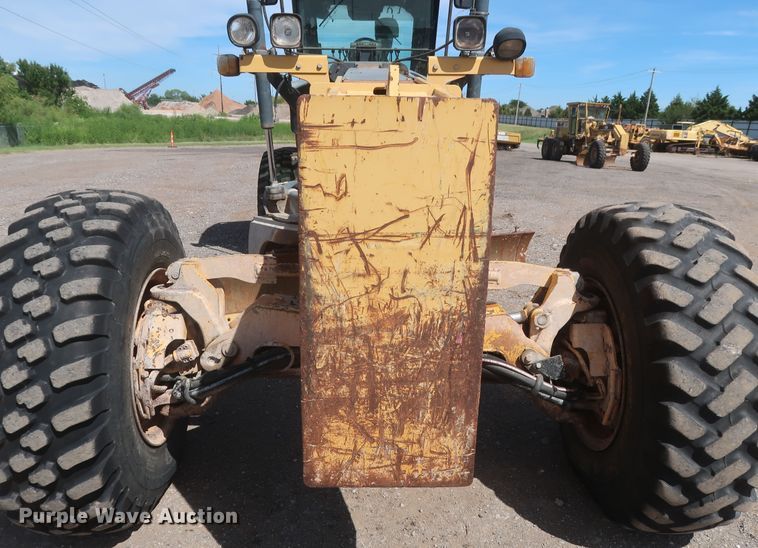 image for item DH0975 2005 John Deere 672D  motor grader