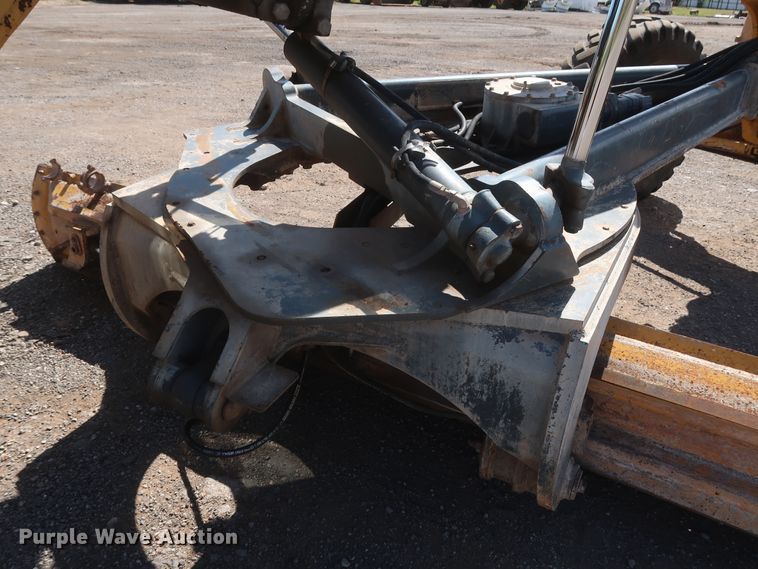 image for item DH0975 2005 John Deere 672D  motor grader