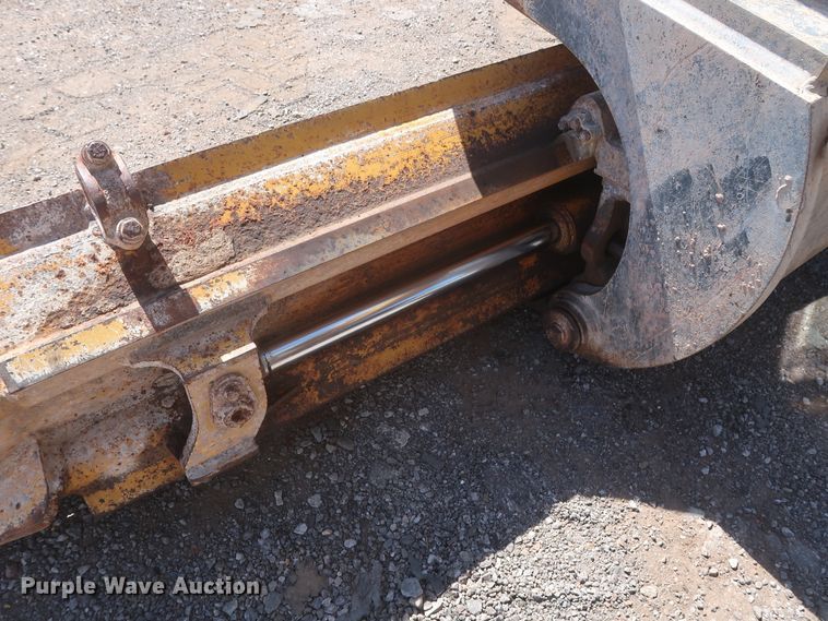 image for item DH0975 2005 John Deere 672D  motor grader