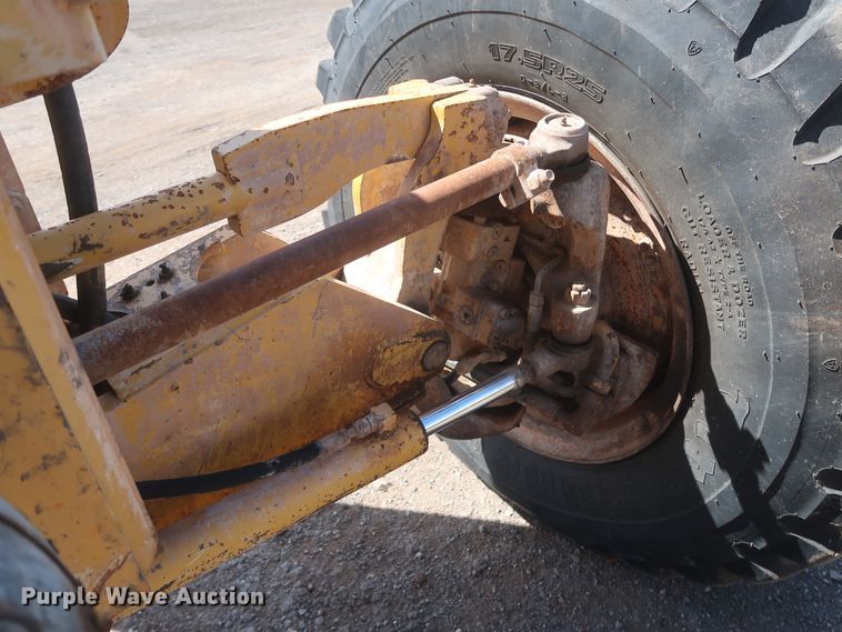 image for item DH0975 2005 John Deere 672D  motor grader