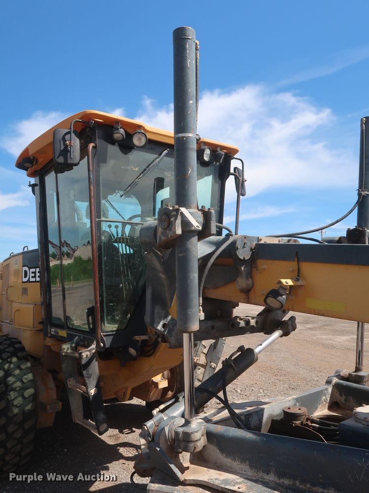 image for item DH0975 2005 John Deere 672D  motor grader