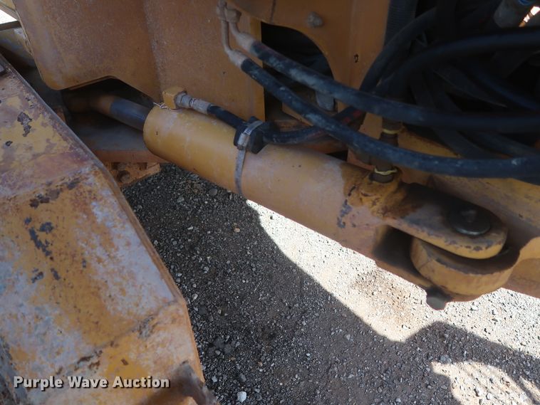 image for item DH0975 2005 John Deere 672D  motor grader