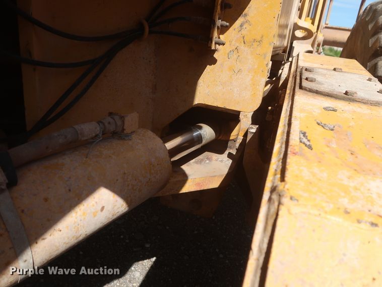 image for item DH0975 2005 John Deere 672D  motor grader