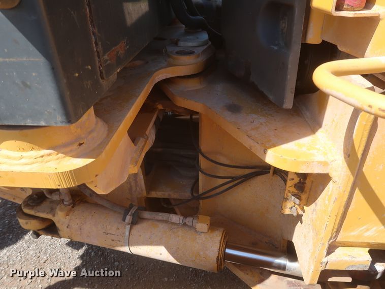 image for item DH0975 2005 John Deere 672D  motor grader