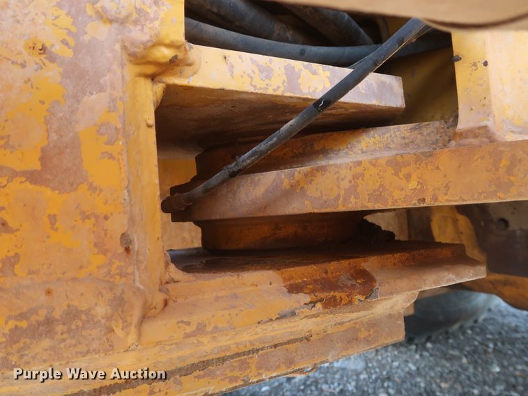 image for item DH0975 2005 John Deere 672D  motor grader