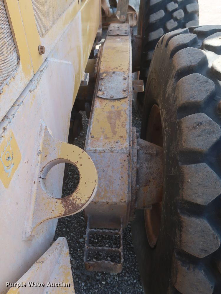 image for item DH0975 2005 John Deere 672D  motor grader