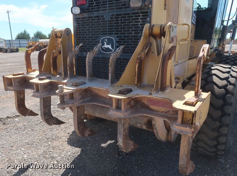 image for item DH0975 2005 John Deere 672D  motor grader