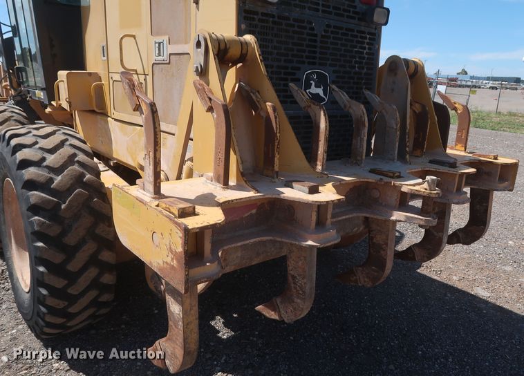 image for item DH0975 2005 John Deere 672D  motor grader