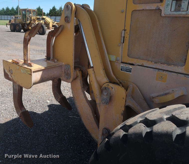 image for item DH0975 2005 John Deere 672D  motor grader