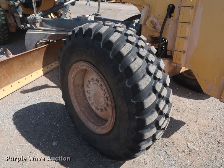 image for item DH0975 2005 John Deere 672D  motor grader