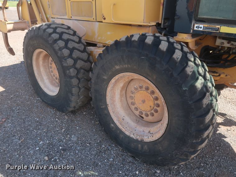 image for item DH0975 2005 John Deere 672D  motor grader