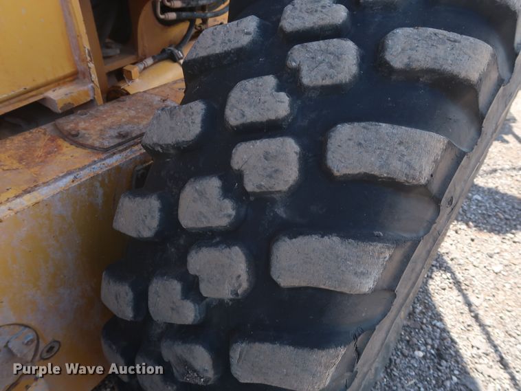 image for item DH0975 2005 John Deere 672D  motor grader