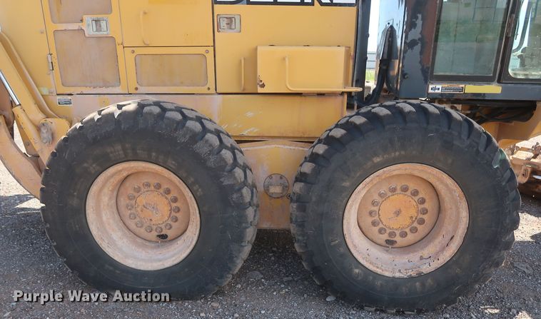 image for item DH0975 2005 John Deere 672D  motor grader