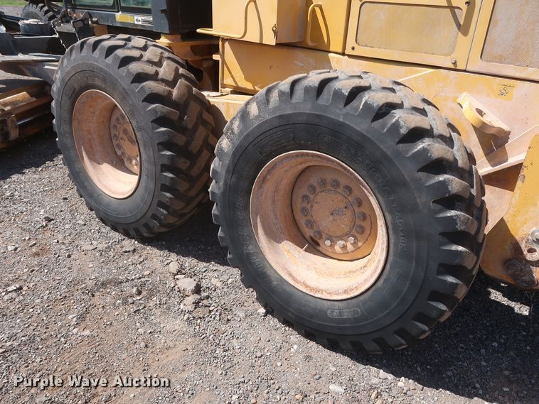 image for item DH0975 2005 John Deere 672D  motor grader