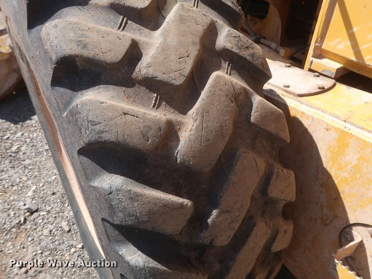 image for item DH0975 2005 John Deere 672D  motor grader