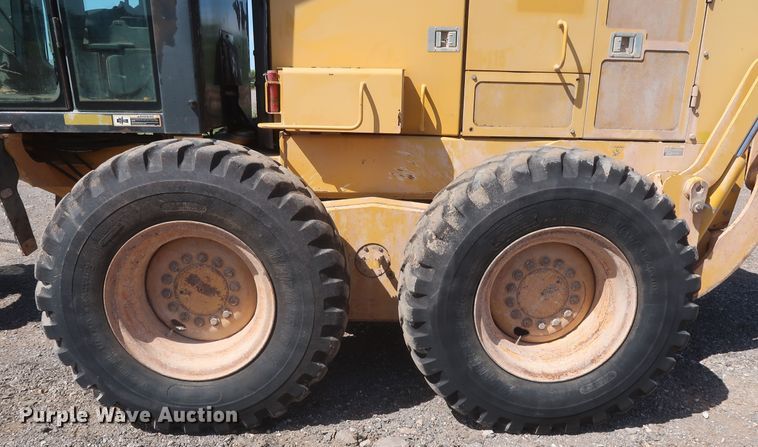 image for item DH0975 2005 John Deere 672D  motor grader